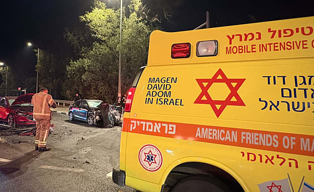 גבר כבן 60 נפצע קשה בתאונת דרכים בכביש 4 סמוך לעתלית | חדשות 13