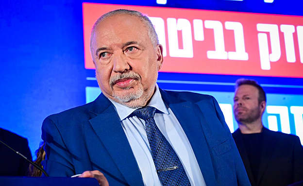 ליברמן נגד איזנקוט: „בני גנץ 2, חותר להקמת ממשלה עם נתניהו” | חדשות 13