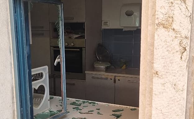 פשע שנאה בכיפור: בית כנסת רפורמי בי-ם הושחת, דגל גאווה נתלש | חדשות 13