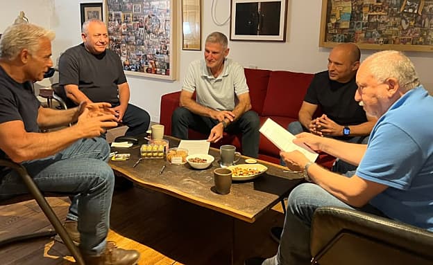 ראשי „גוש השינוי” נפגשו והתחייבו: „מהיום לא נתקוף זה את זה” | חדשות 13