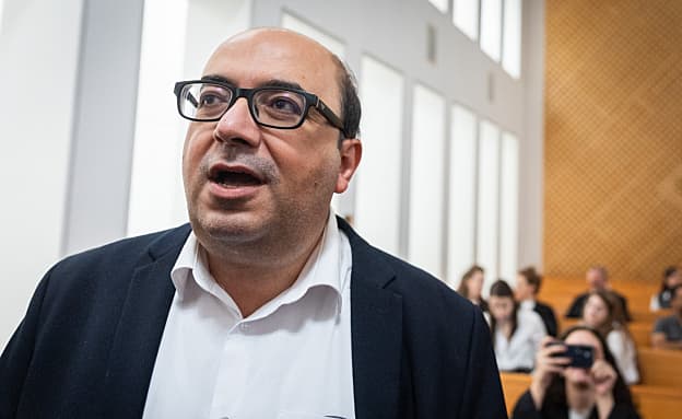 העליון דן בפסילת אבו שחאדה: „שאני אתמוך בזוועות ובאונס?” | חדשות 13