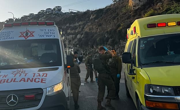 פיגוע ירי בצומת יהודה: חמישה בני אדם נפצעו, שני המחבלים חוסלו | חדשות 13