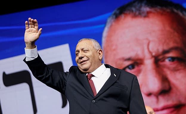 אחרי פרסום התוצאות: איזנקוט צפוי לקבל ראשון את המנדט מהרצוג | חדשות 13