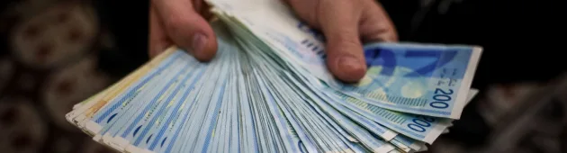 הבנקים מציגים רווחי שיא, הצרכנים זועמים - ומה עושה המפקח?