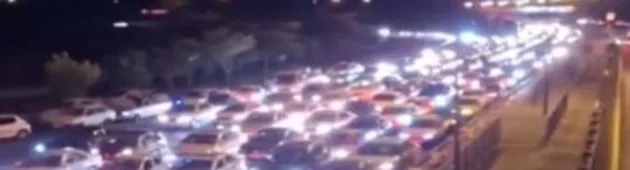 הבריחה מטהרן: פקקי ענק ועומסים בתחנות דלק
