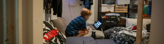 לימודים בזום: הפתרון החינוכי, או הסיוט של ההורים במלחמה?