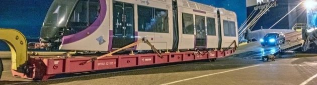 אחרי ההשחתה בספרד: קרונות הקו הסגול הגיעו לישראל