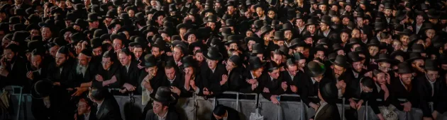 "העסק קורס": אלפי חרדים מפגינים נגד גיוס לצה"ל מול כלא 10