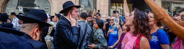 מהומות השבת בי-ם: חרדים הפגינו וניסו לפרוץ לקפה "בסמטה"