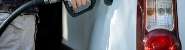 אחרי שהמחיר זינק לשיא: אושרה הוזלה של 50 אג' לליטר דלק