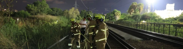 בגלל שריפת קוצים: הופסקה תנועת הרכבות באזור בני ברק והשרון