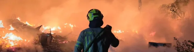 עשרות צוותי כיבוי הוזעקו: שריפת ענק פרצה באתר פסולת בעספיא