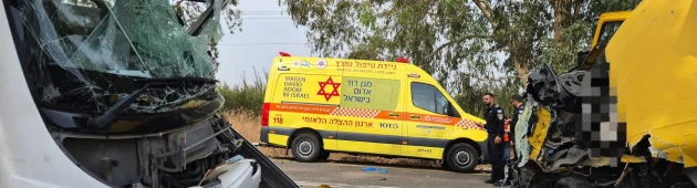 תאונה קטלנית בצפון: נהג אוטובוס נהרג, נהג משאית נפצע קשה