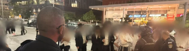 מפגינים חרדים ניסו לפרוץ לבניין משרדים בבני ברק, שניים נעצרו