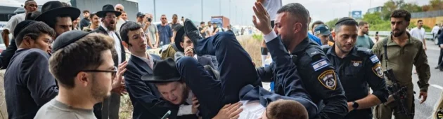 במחאה על המעצרים: מפגינים חרדים חסמו את כביש 4 במחלף גן יבנה