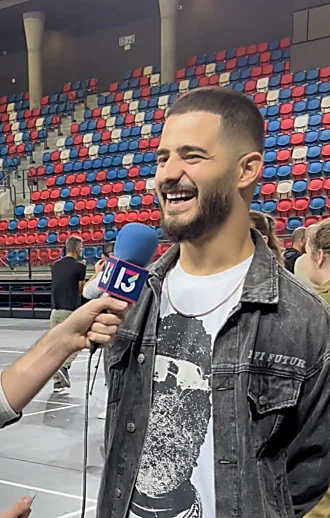 מחממים מנועים: כוכבי הפסטיגל בחזרות אחרונות למופע הגדול