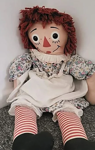 אנאבל זו את? הבובה החלה לזוז לבדה ב-3 בלילה | צפו בתיעוד