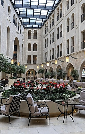 לילה במלון היוקרה שנבחר כמלון המוביל הטוב בישראל לשנת 2022