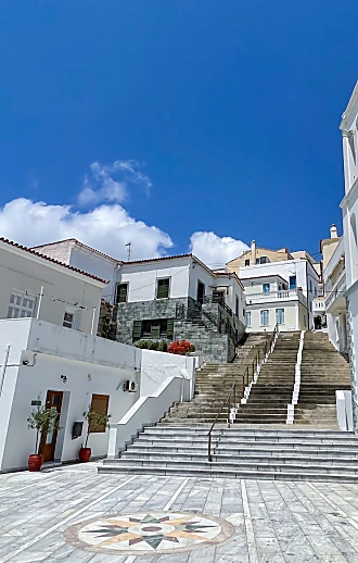 לבן ביוון: 5 מקומות אותנטיים בהם תגלו את הקסם היווני