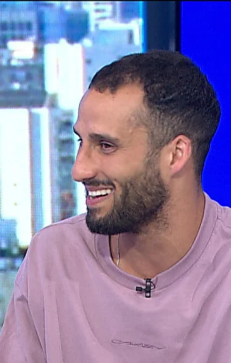 החיים לצד הטורט: דניאל משתף על ההתמודדות עם המבטים מהסביבה