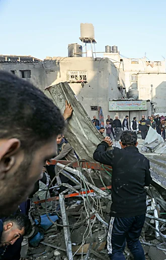 דיווחים: 9 אחים בני פחות מ-12 נהרגו בהפצצה בח'אן יונס