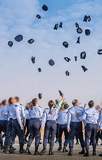 רגע לפני סיום קורס טיס: 15 צוערים נשלחו לכלא צבאי, קצין יודח