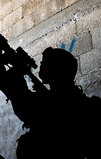 לוחמים השחיתו רכבים בכפר פלסטיני; מפקדים וחייל נכנסו לכלא