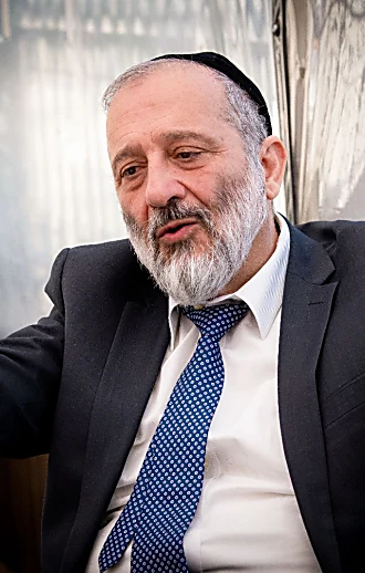 "לחץ כבד למינוי מקורבים": מחטף רבני הערים של ש"ס