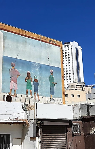 תכירו את הבלוגר שמסקר את הערים המשמימות בארץ ושובר את הרשת