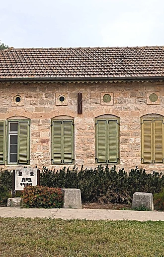 חפש את האישה: משהו חדש וטוב קורה באחת החצרות היפות בארץ