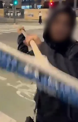 גל האלימות הקשה נגד עובדים ערבים: "זה הפך לטרנד בטיקטוק"