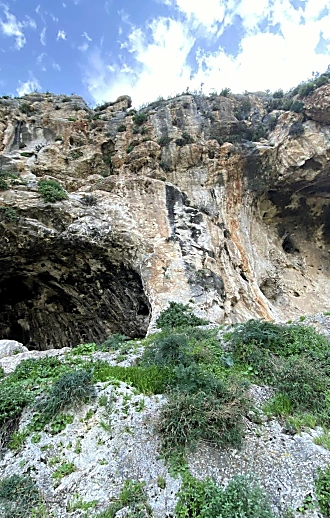 מחסה מפני הגשם: 4 מסלולי טיול לא שגרתיים לכל המשפחה