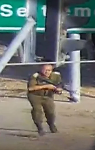 פותח באש על המחבלים - ונפצע מירי: תיעוד הקרב של גופמן ב-7.10