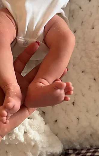 כוכבת "אהבה חדשה" ילדה בת בכורה: "מגשימת החלומות שלי"