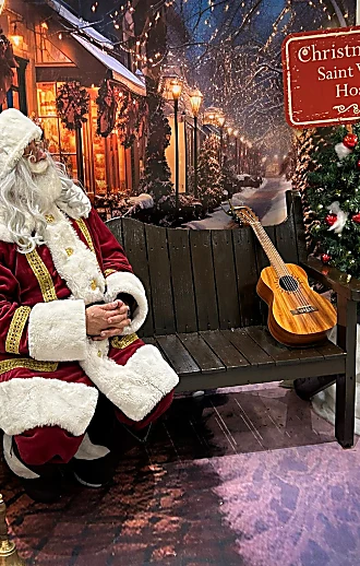 חופשת כריסמס בישראל: 24 שעות נפלאות בעיר שכולה חגיגה