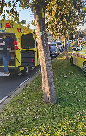 מכת תאונות הדרכים: הולך רגל נפצע אנושות מפגיעת רכב בירושלים