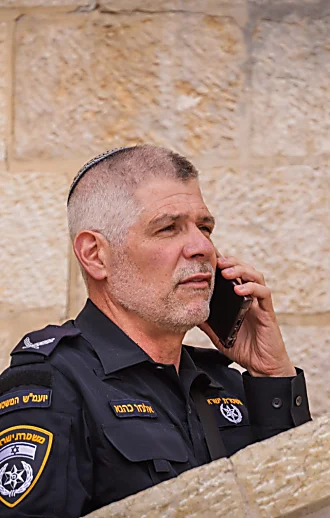 אחרי שהמפכ"ל ניסה להעבירו מתפקידו, יועמ"ש המשטרה פורש