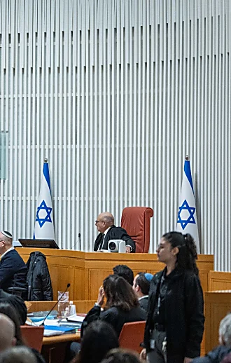 פרסום ראשון: שכר העתק לעו"ד שמייצג את הממשלה