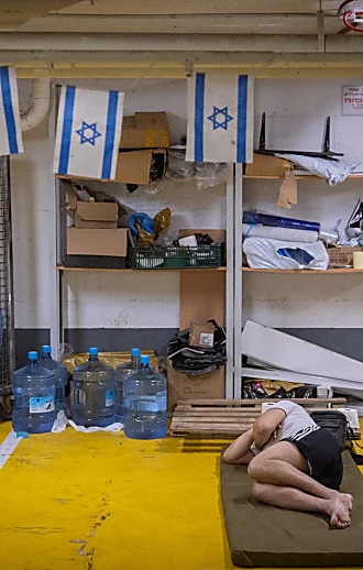 בלי הנחיה מפיקוד העורף: ב"ש, דימונה וגן יבנה פותחות מקלטים