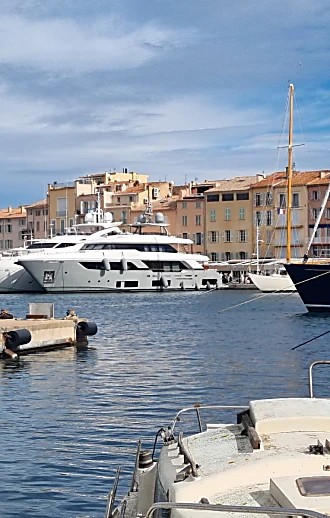 סופה של תקופה: ביקור בעיירה היפה והקשר לשחקנית הידועה