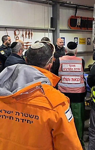 צוללנים, פרשים ומסוקים: נמשכות הסריקות אחר הנער שנסחף בנחל