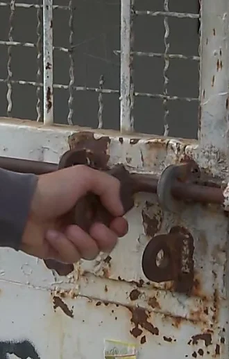 המקלטים נפתחים, האזרחים בחוסר ודאות: ישראל מחכה לטראמפ