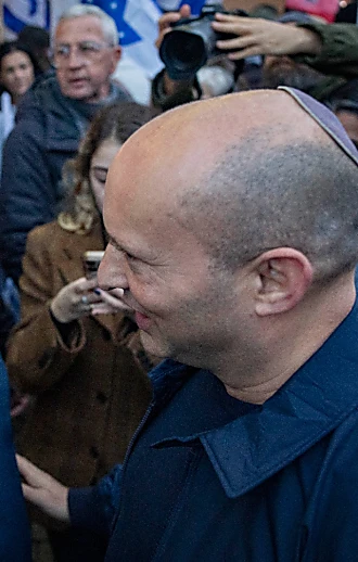 "הדלת פתוחה, אבל אני מתקדם": שיחת בנט-איזנקוט אחרי האיחוד