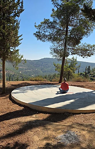 "פשוט מקום" - נפתחה פינה סודית של שקט ונשימה ביער