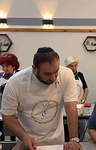 בית הספר לקונדיטוריה שמסייע לפוסט טראומתיים