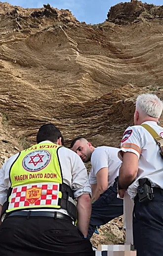 אסון בשרון: צנחן רחיפה התרסק ונהרג בחוף ליד נתניה