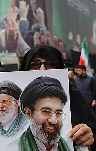 "לא מבריק במיוחד": המסמך שחושף מה חשב חמינאי על מינוי בנו