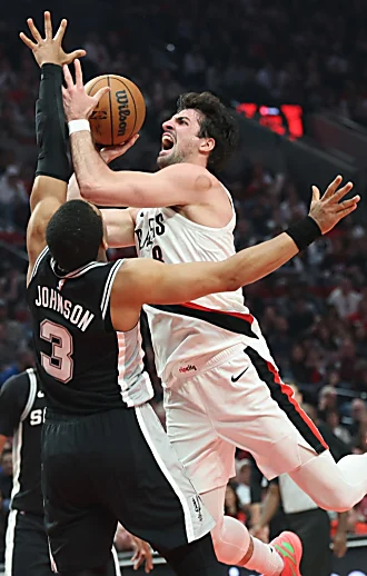 אכזבה בפלייאוף: דני אבדיה שבר שן, פורטלנד הפסידה לספרס