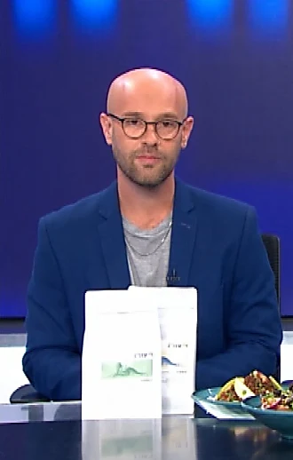 איבד חברים במלחמה ומנציח אותם בבית הקפה שפתח