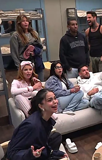 "המגדלור הזה חי בסרט": הדיירים החדשים מתמקמים בבית - ולא כולם מקבלים את זה